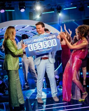 Geraldine Kemper Instagram - ✨Wat een een geweldige finale @bigbrothernlbe ✨

Proficiat Jordy!
&
Dankje aan alle bewoners en heel het @bigbrothernlbe  team achter de schermen!
Wat een seizoen❣️

#finale #bigbrother #presentatie #DitWasZoLeuk

GlamTeam @dianatheys @mitchfix @kimmbakkers 

Foto @_wesleydewit