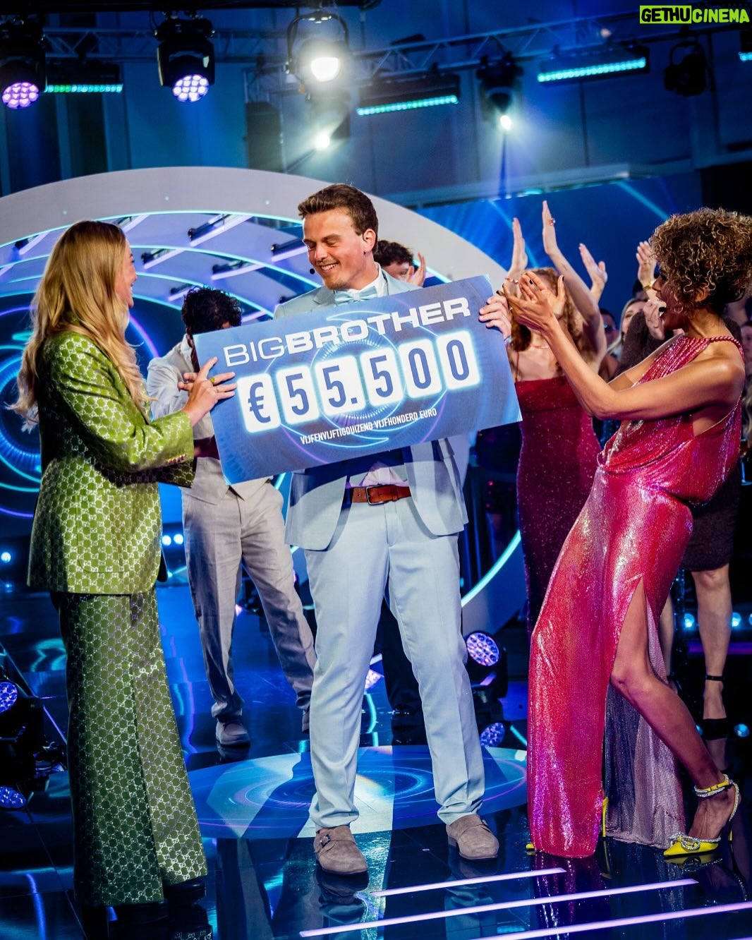 Geraldine Kemper - 1.7K Likes - ✨Wat een een geweldige finale @bigbrothernlbe ✨
Proficiat Jordy!
&
Dankje aan alle bewoners en heel het @bigbrothernlbe team achter de schermen!
Wat een seizoen❣️
#finale #bigbrother #presentatie #DitWasZoLeuk
GlamTeam @dianatheys @mitchfix @kimmbakkers
Foto @_wesleydewit