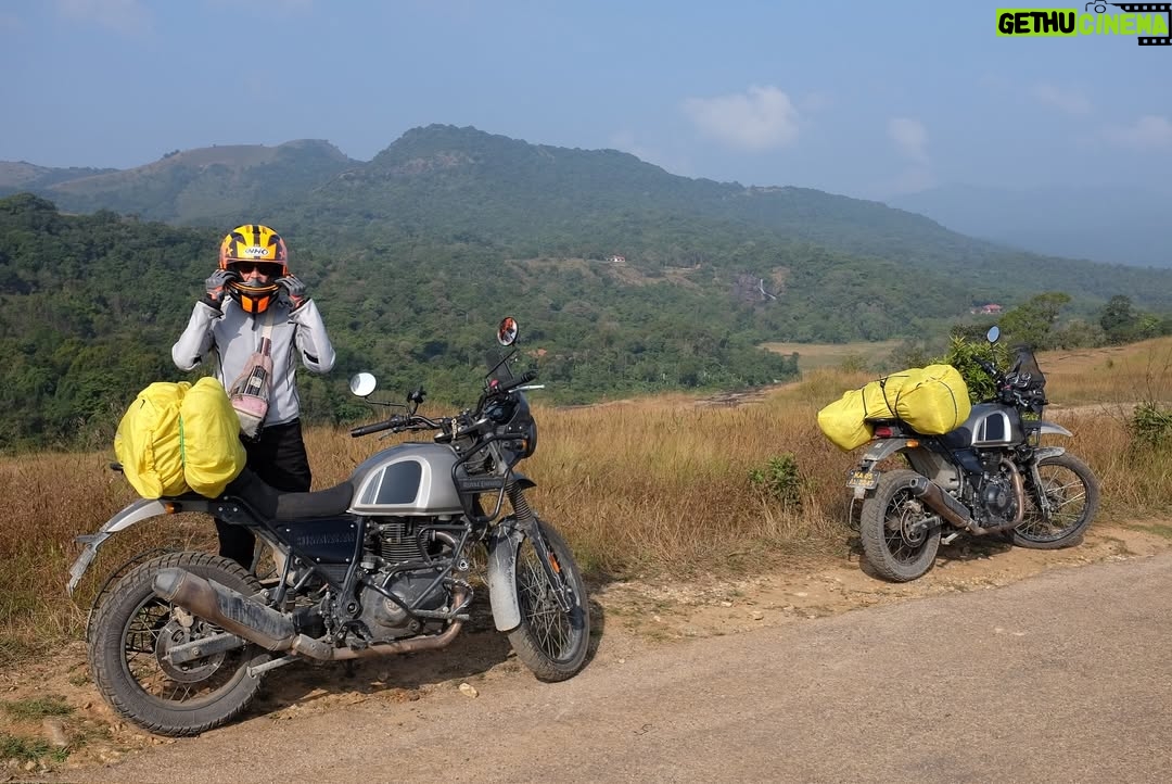 Geraldine Kemper - 3 Likes - Meer fotos van deze fantastische trip door India. Nog een beetje uit Karnataka. Maar..
Binnenkort meer over Meghalaya en Assam
staten in het Noord Oosten van India 🌎🌴💚 weer met de motor♥️
..en ik zal jullie meenemen naar het grootste Religieuze Festival ter wereld.
Maha Kumbh ♥️