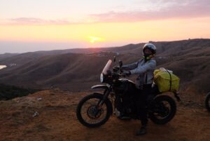 Geraldine Kemper Instagram - Meer fotos van deze fantastische trip door India. Nog een beetje uit Karnataka. Maar.. 
Binnenkort meer over Meghalaya en Assam
staten in het Noord Oosten van India 🌎🌴💚 weer met de motor♥️ 
..en ik zal jullie meenemen naar het grootste Religieuze Festival ter wereld. 
Maha Kumbh ♥️