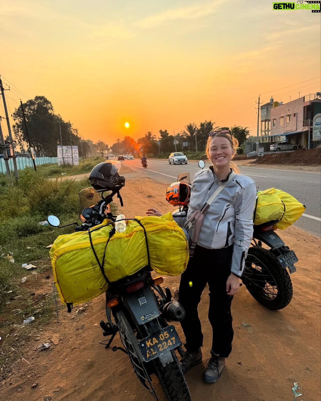 Geraldine Kemper - 3 Likes - Hier wat fijne platen van ons eerste deel motorrijden door India. ♥️🌴🏍️
Op een Royal Enfield Himalayan.
Door de staat Karnataka.
Ik zal hier binnenkort een reel posten en onze roadtrip wat preciezer uitleggen.
Maar..
Het is genieten in de chaos van India 😍