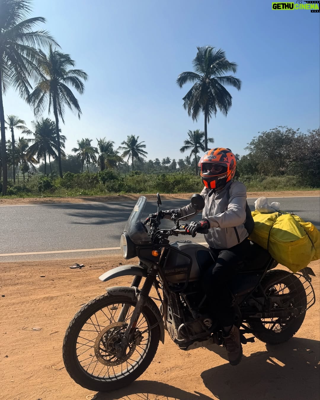 Geraldine Kemper - 3 Likes - Hier wat fijne platen van ons eerste deel motorrijden door India. ♥️🌴🏍️
Op een Royal Enfield Himalayan.
Door de staat Karnataka.
Ik zal hier binnenkort een reel posten en onze roadtrip wat preciezer uitleggen.
Maar..
Het is genieten in de chaos van India 😍