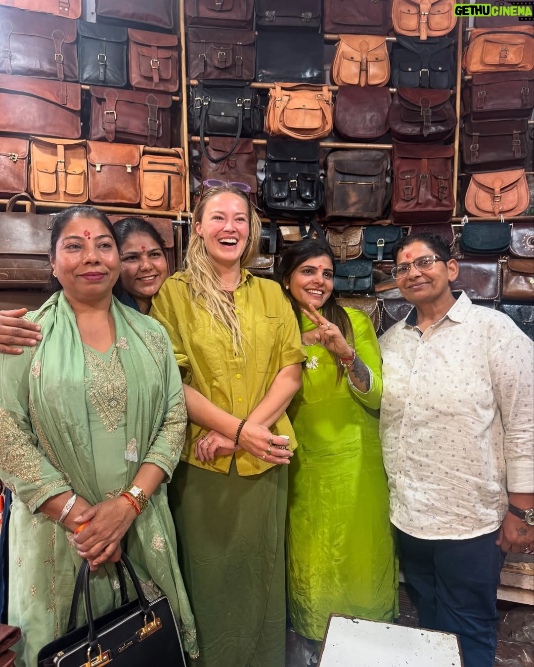 Geraldine Kemper - 3 Likes - Het laatste deel van onze reis door India. Rajasthan.
Binnenkort zal ik hier een filmpje posten.
Maar het was magisch.
Jaipur
Pushkar
Udaipur
Ranakpur
#india
#rajasthan