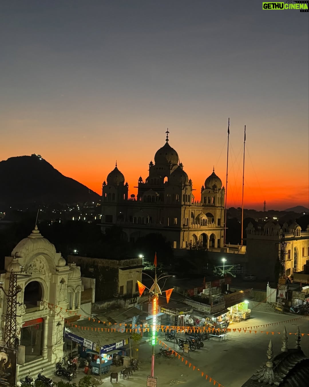 Geraldine Kemper - 3 Likes - Het laatste deel van onze reis door India. Rajasthan.
Binnenkort zal ik hier een filmpje posten.
Maar het was magisch.
Jaipur
Pushkar
Udaipur
Ranakpur
#india
#rajasthan