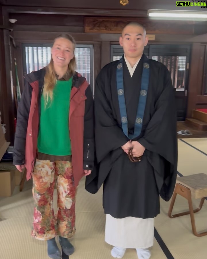 Geraldine Kemper - 3 Likes - Japan♥️
Wat een fantastische trip door Japan tot nu toe♥️
Van snowboarden in de bergen tot tempels bezoeken in Nagano.
Heerlijk eten en sake drinken.
De vlag hing voor ons uit in een hotel in Nagano. En we kregen een persoonlijke tour door de Zenko-jo tempel.
Thanks @iiyama_tourism en @nagano_japan 🌸
En @hopscotchtourismnl ♥️
#travel
#japan
#sommigeverblijvengekregenhiephoi
