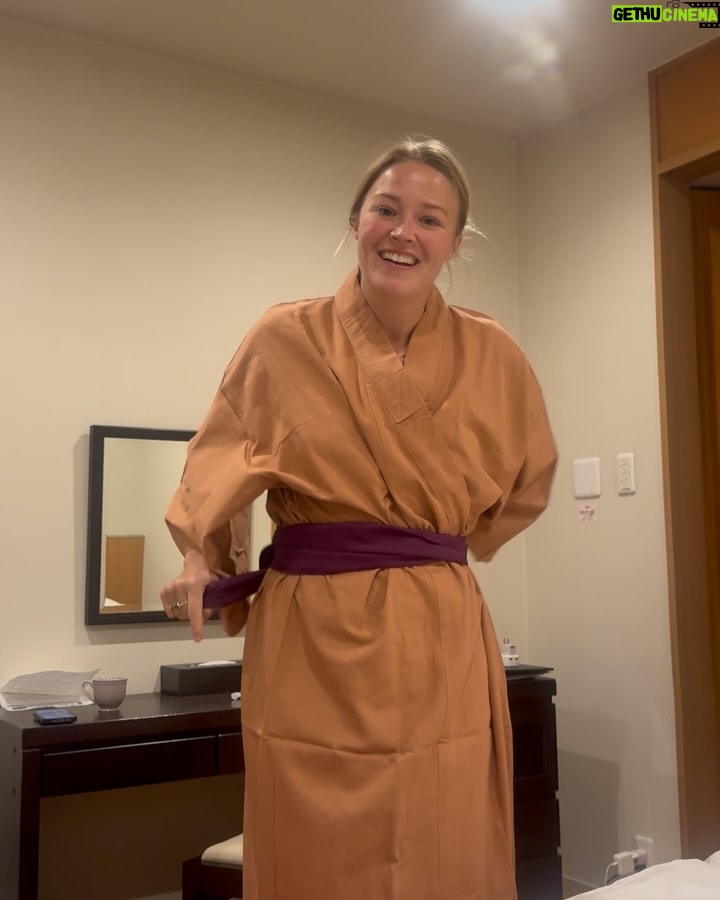 Geraldine Kemper - 3 Likes - Japan♥️
Wat een fantastische trip door Japan tot nu toe♥️
Van snowboarden in de bergen tot tempels bezoeken in Nagano.
Heerlijk eten en sake drinken.
De vlag hing voor ons uit in een hotel in Nagano. En we kregen een persoonlijke tour door de Zenko-jo tempel.
Thanks @iiyama_tourism en @nagano_japan 🌸
En @hopscotchtourismnl ♥️
#travel
#japan
#sommigeverblijvengekregenhiephoi