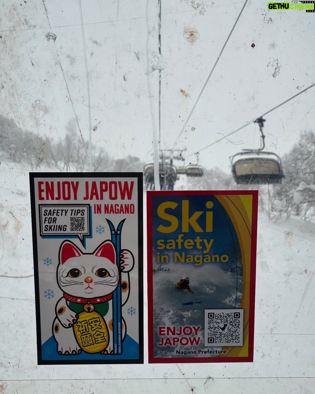 Geraldine Kemper - 3 Likes - Japan♥️
Wat een fantastische trip door Japan tot nu toe♥️
Van snowboarden in de bergen tot tempels bezoeken in Nagano.
Heerlijk eten en sake drinken.
De vlag hing voor ons uit in een hotel in Nagano. En we kregen een persoonlijke tour door de Zenko-jo tempel.
Thanks @iiyama_tourism en @nagano_japan 🌸
En @hopscotchtourismnl ♥️
#travel
#japan
#sommigeverblijvengekregenhiephoi