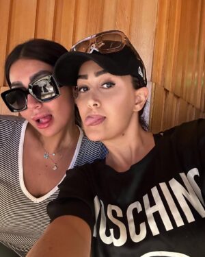 Ghada Abdel Razek Instagram - Happy Eid … ❤️❤️❤️.. @rotanagazzaz .. @khadijaelshall .. @jouweyriaelshall .. and everyone ❤️❤️…