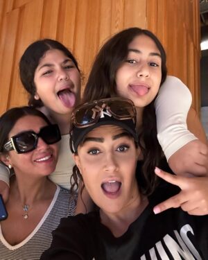 Ghada Abdel Razek Instagram - Happy Eid … ❤️❤️❤️.. @rotanagazzaz .. @khadijaelshall .. @jouweyriaelshall .. and everyone ❤️❤️…