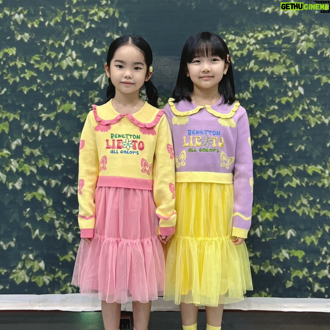 Gi So-you - 6.1K Likes - 제이와 제나 👭
은서와 소유👭
꽁냥꽁냥 영상
예쁜너희들 작고 소중해 🥰😘
@benettonkids_kr
예쁜커플옷 감사합니다
😚선의의경쟁은 넷플릭스 에서
만날수있어요^^
#선의의경쟁 #제나#제이
#기소유#오은서#작고소중해
#베네통키즈#예쁜옷#감사합니다