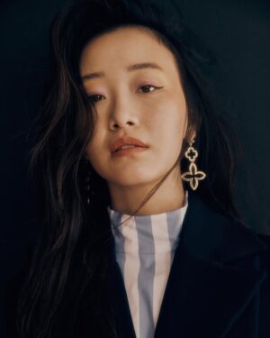 Gia Kim Instagram - Have no expectations. Let life surprise you. 
.
.
.
@timidmag 
Lovely people🩵
📸@jeremychohphoto 
👗 @jessnmori 
💆🏻‍♀️ @e_mendez 
💄@mickbeauty
Groom: @jenichua 
Photo assist: @yamiletelimar 
Fashion assist: @karinabstyles