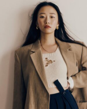 Gia Kim Instagram - Have no expectations. Let life surprise you. 
.
.
.
@timidmag 
Lovely people🩵
📸@jeremychohphoto 
👗 @jessnmori 
💆🏻‍♀️ @e_mendez 
💄@mickbeauty
Groom: @jenichua 
Photo assist: @yamiletelimar 
Fashion assist: @karinabstyles