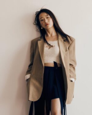 Gia Kim Instagram - Have no expectations. Let life surprise you. 
.
.
.
@timidmag 
Lovely people🩵
📸@jeremychohphoto 
👗 @jessnmori 
💆🏻‍♀️ @e_mendez 
💄@mickbeauty
Groom: @jenichua 
Photo assist: @yamiletelimar 
Fashion assist: @karinabstyles