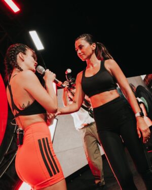 Gimena Accardi Instagram - gracias @adidas y @antonelaroccuzzo por elegirme para ser la Host de este evento taaan importante en Miami! wow! salió hermoso y la pasamos bárbaro! full energía femenina! 💗🌹💪🏽 (la próxima hago la clase entera, anto! jaja te quiero) #AdidasOptime