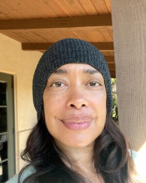 Gina Torres Instagram - Happy Friday!! I’m having a blast being back on stage, where I started. And what a great ride it has been so far. Come check us out if you can! @parentsinchains running through March 30th @etcsb #TheaterKid4ever