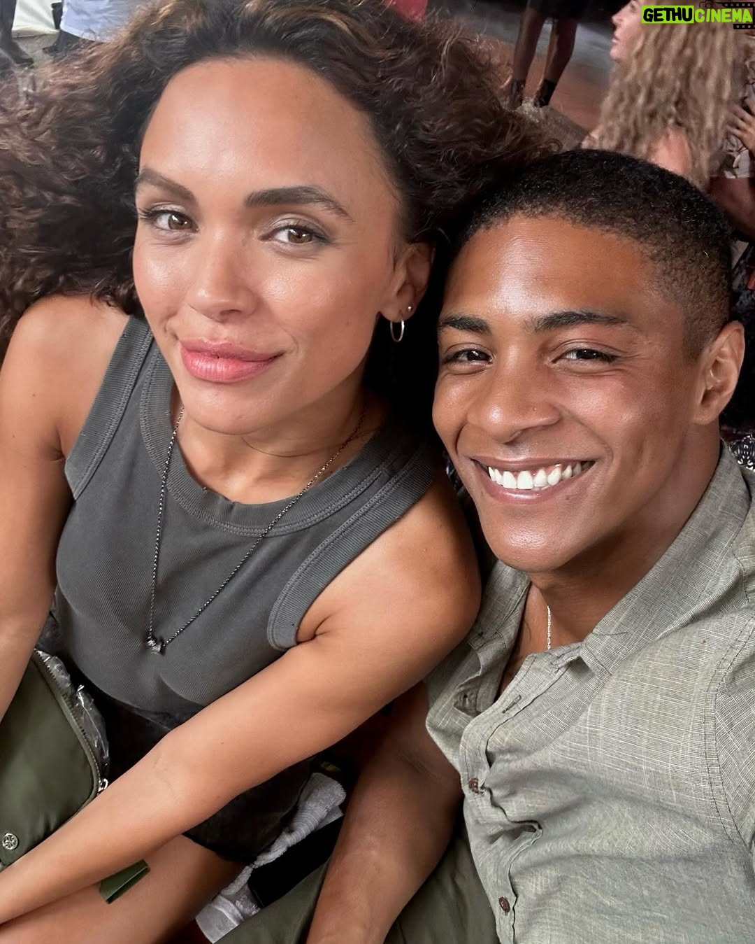 Giovana Cordeiro - 48K Likes - #DonaDeMim já tá no forno e o elenco já tá se aquecendo pra entregar nossa próxima novela das sete. 🥊 Tá sendo lindooo! ❤️🔥
foto: @manoellamello