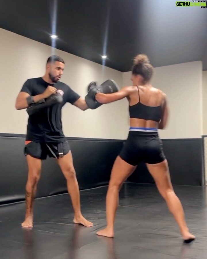Giovana Cordeiro - 48K Likes - #DonaDeMim já tá no forno e o elenco já tá se aquecendo pra entregar nossa próxima novela das sete. 🥊 Tá sendo lindooo! ❤️🔥
foto: @manoellamello