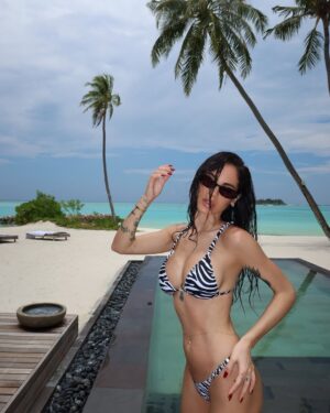 Giulia De Lellis Instagram - 🥥🤍🐚🌴🫶🏻🏹