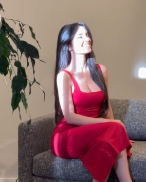 Giusy Meloni Instagram - Backstage 💃🏻🎬 
È stato un piacere collaborare con @centuryitalia #CenturylnTV #ilgeniodellilluminazione #striscialanotizia #adv