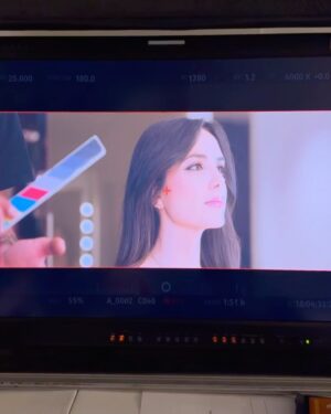 Giusy Meloni Instagram - Backstage 💃🏻🎬 
È stato un piacere collaborare con @centuryitalia #CenturylnTV #ilgeniodellilluminazione #striscialanotizia #adv