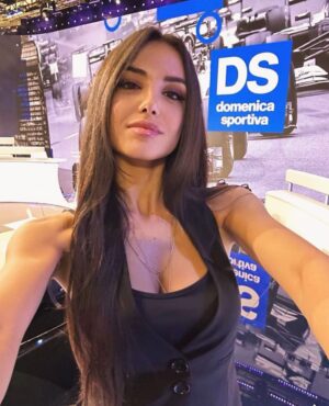 Giusy Meloni Instagram - #LaDomenicaSportiva ✨✨ Su @instarai2 alle 22.45 !!