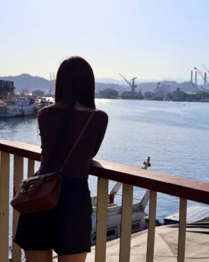 Gladys Tsai Instagram - 帶妳去看海吧🌊
工作結束後開車說走就走的一天
到基隆看山看海逛廟口吃小吃
春光明媚豔陽高照
一顆心也被曬得暖洋洋☀️
#love #life #lifestyle #relax #trip #friends #travelgram #ootd #sun #sea #rainbow 
#生活 #日常 #旅行 #基隆 #彩虹屋 #朋友