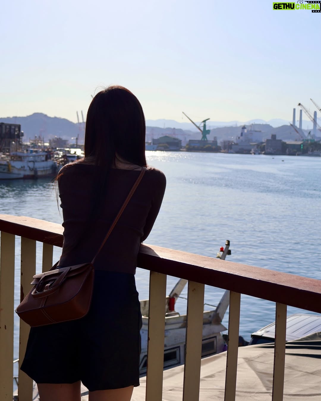 Gladys Tsai - 14.5K Likes - 帶妳去看海吧🌊
工作結束後開車說走就走的一天
到基隆看山看海逛廟口吃小吃
春光明媚豔陽高照
一顆心也被曬得暖洋洋☀️
#love #life #lifestyle #relax #trip #friends #travelgram #ootd #sun #sea #rainbow
#生活 #日常 #旅行 #基隆 #彩虹屋 #朋友