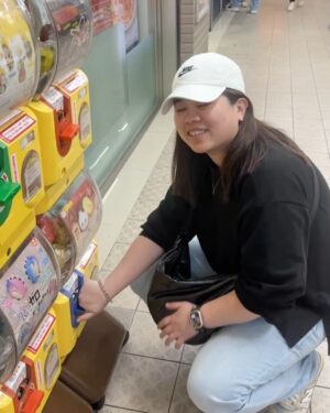 Gladys Tsai Instagram - 帶妳去看海吧🌊
工作結束後開車說走就走的一天
到基隆看山看海逛廟口吃小吃
春光明媚豔陽高照
一顆心也被曬得暖洋洋☀️
#love #life #lifestyle #relax #trip #friends #travelgram #ootd #sun #sea #rainbow 
#生活 #日常 #旅行 #基隆 #彩虹屋 #朋友