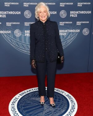 Glenn Close Instagram - What a truly SPECTACULAR night @breakthrough Prize! I was absolutely blown away by the scientists from Life Sciences, Fundamental Physics and Mathematics--their years of dedication. Their passion to solve problems, coupled with a deep and abiding empathy is saving lives--literally handing people back their lives. #BreakthroughPrize @gettyimages 

Look: @giorgioarmani 
Jewelry: @neillane 
Shoes: @rogervivier 

Styling: @highheelprncess 
Hair: @oskarperahair 
Makeup: @rachelgoodwinmakeup