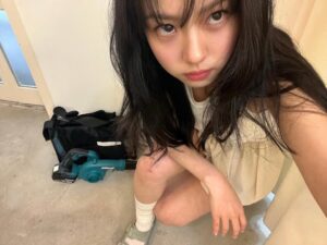 Go Min-si Instagram - Hold on