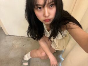 Go Min-si Instagram - Hold on