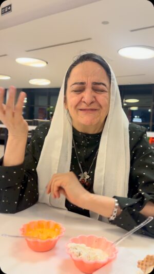 Golab Adine Instagram - گفتم شايد مثل روزهاى كودكى بستنى خوردن لحظه اى نشاط بياورد.ولى …تلخى ها بسيار تلخ تر از اينها ست