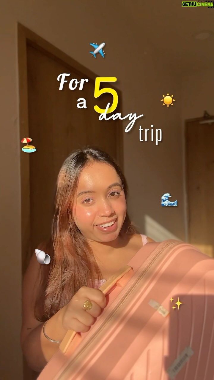 Gopali Tiwari - 41.3K Likes - Chalein fir!🧳🎒✨ Ek cheez jo aap kabhi travel mein miss nahi kar sakte—bolo bolo! 👀✈️