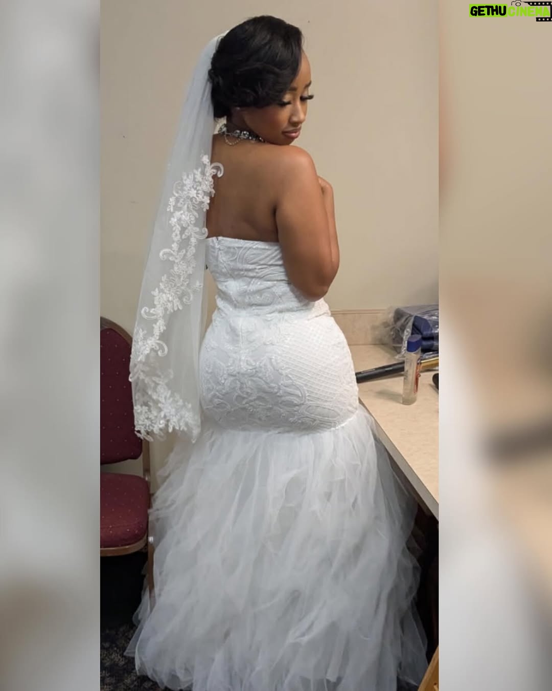 Grace Sol - 5.6K Likes - Just another day on set… or is it? 👀💍✨
#vote #movie #married #wife #aprilfools
Dress: @fashionnova 🫢🥰