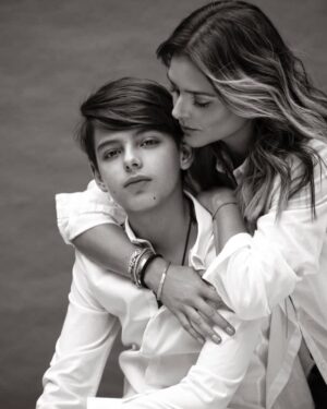 Gretel Valdez Instagram - Estar a tu lado me hace inmensamente feliz. Tu luz, tu magia ,tu amor es lo que le da sentido a mi vida. 13 años de tenerte a mi lado y los cuales no cambiaría. Te amo amor mío hasta el infinito, soy la mamá más orgullosa. @santopuroamor 🥰

Foto: @urielsantanafoto
Makeup: @ger.parra
Hair: @Gabiokka