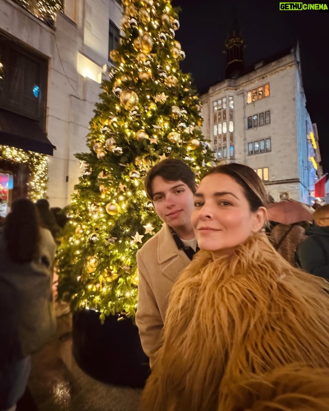 Gretel Valdez - 24K Likes - Feliz Navidadšā„ļø . Todo lo mĆ”s lindo š« hoy solo quiero compartirles que soy la mujer mĆ”s feliz y mĆ”s afortunada, gracias a todos ustedes que son parte de esta felicidad que hoy y siempre iluminen sus š”š«¶š» #todoconamor #feliznavidad