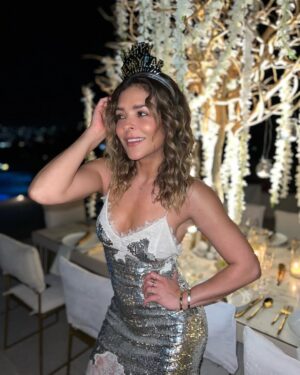 Gretel Valdez Instagram - Cerramos el 2024 💫 vamos con todo 2025 día a día #TODOCONAMOR #Amonoooos ♥️💥