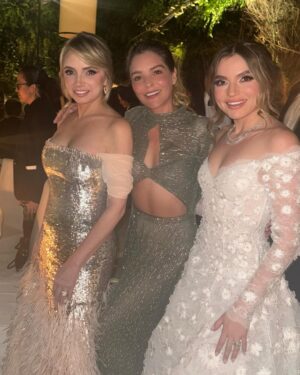 Gretel Valdez Instagram - Que Vivan los Novios 💫. Algo que disfruto es ver a la gente feliz y ayer sin duda brillaron @sofia_96castro @pbernotk 👰🤵 💫♥️ ……. @benitosantosoficial eres lo máximo ame mi vestido 👗🙌🏼