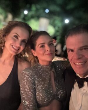 Gretel Valdez Instagram - Que Vivan los Novios 💫. Algo que disfruto es ver a la gente feliz y ayer sin duda brillaron @sofia_96castro @pbernotk 👰🤵 💫♥️ ……. @benitosantosoficial eres lo máximo ame mi vestido 👗🙌🏼