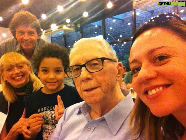 Guta Stresser - 685 Likes - Saudade do pai! Acho que talvez essa seja das únicas fotos que temos juntos, mãe e pai, eu e o Ronald e o Roninho, neto do seu Ronald Sanson Stresser ❤️ Quanto amor nessa foto!!! Temos muita sorte, eu e meus irmãos!! Nossos pais são incríveis e nossa mãe uma Diva!! Literalmente!!! Nossa Deusa Mamma Diva Labatut ❤️ Amo vcs, família ❤️🍀🙌🥰🫶🏽 Saudades gigantes, paizinho!!
.
#tbt #gutastresser #família #paiemãe #ronalds #pai #saudadeseternaspai