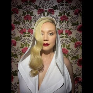 Gwendoline Christie Instagram - Merci @maisonalaia @pieter_mulier for a sublime show, excitingly in the elements on the Passerelle Leopold - Sedar-Senghor, evoking cinematic sensuality!

Great thanks to:
@isamayaffrench 
@clmorhair 
@joshwood
@jerry_stafford 
@adwoaaboah 🤍🤍🤍🤍