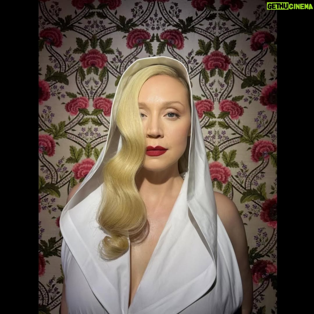 Gwendoline Christie - 112K Likes - Merci @maisonalaia @pieter_mulier for a sublime show, excitingly in the elements on the Passerelle Leopold - Sedar-Senghor, evoking cinematic sensuality!
Great thanks to:
@isamayaffrench
@clmorhair
@joshwood
@jerry_stafford
@adwoaaboah 🤍🤍🤍🤍