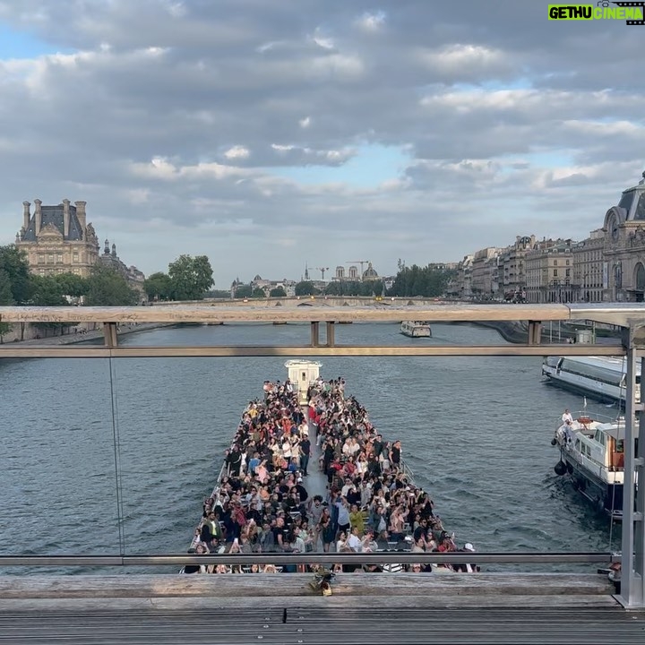 Gwendoline Christie - 112K Likes - Merci @maisonalaia @pieter_mulier for a sublime show, excitingly in the elements on the Passerelle Leopold - Sedar-Senghor, evoking cinematic sensuality!
Great thanks to:
@isamayaffrench
@clmorhair
@joshwood
@jerry_stafford
@adwoaaboah 🤍🤍🤍🤍