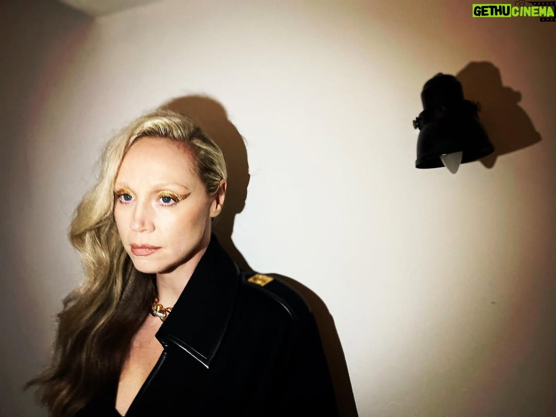 Gwendoline Christie - 129.7K Likes - Thank you for having me @schiaparelli !💛 @danielroseberry 💛
🦞💛🦞