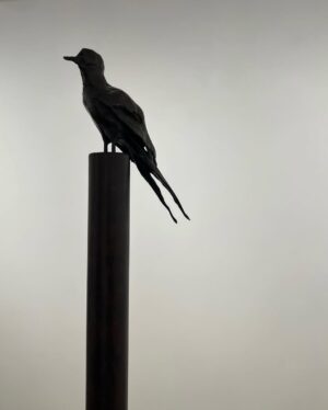 Gwendoline Christie Instagram - RARA AVIS! Congratulations @jerry_stafford on your soaring exhibition @whitecube Paris! 🪶✨
A beautifully curated selection of works by artists such as @traceyeminstudio and @_leonorfini_ @robgmacfarlane , focused on a lifelong fascination with BIRDS.

‘Birds are performance artists, shapeshifters, global ambassadors, messengers between worlds, musical maestros and biological miracles whose often evasive or half glimpsed presence and significance underscores not only our daily lives but also our subconscious wanderings.’

Thank you @schiaparelli and Socrates @lebristolparis 🦜◻️🕊