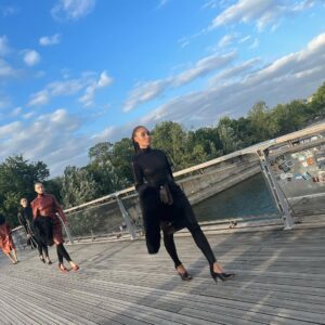Gwendoline Christie Instagram - Merci @maisonalaia @pieter_mulier for a sublime show, excitingly in the elements on the Passerelle Leopold - Sedar-Senghor, evoking cinematic sensuality!

Great thanks to:
@isamayaffrench 
@clmorhair 
@joshwood
@jerry_stafford 
@adwoaaboah 🤍🤍🤍🤍