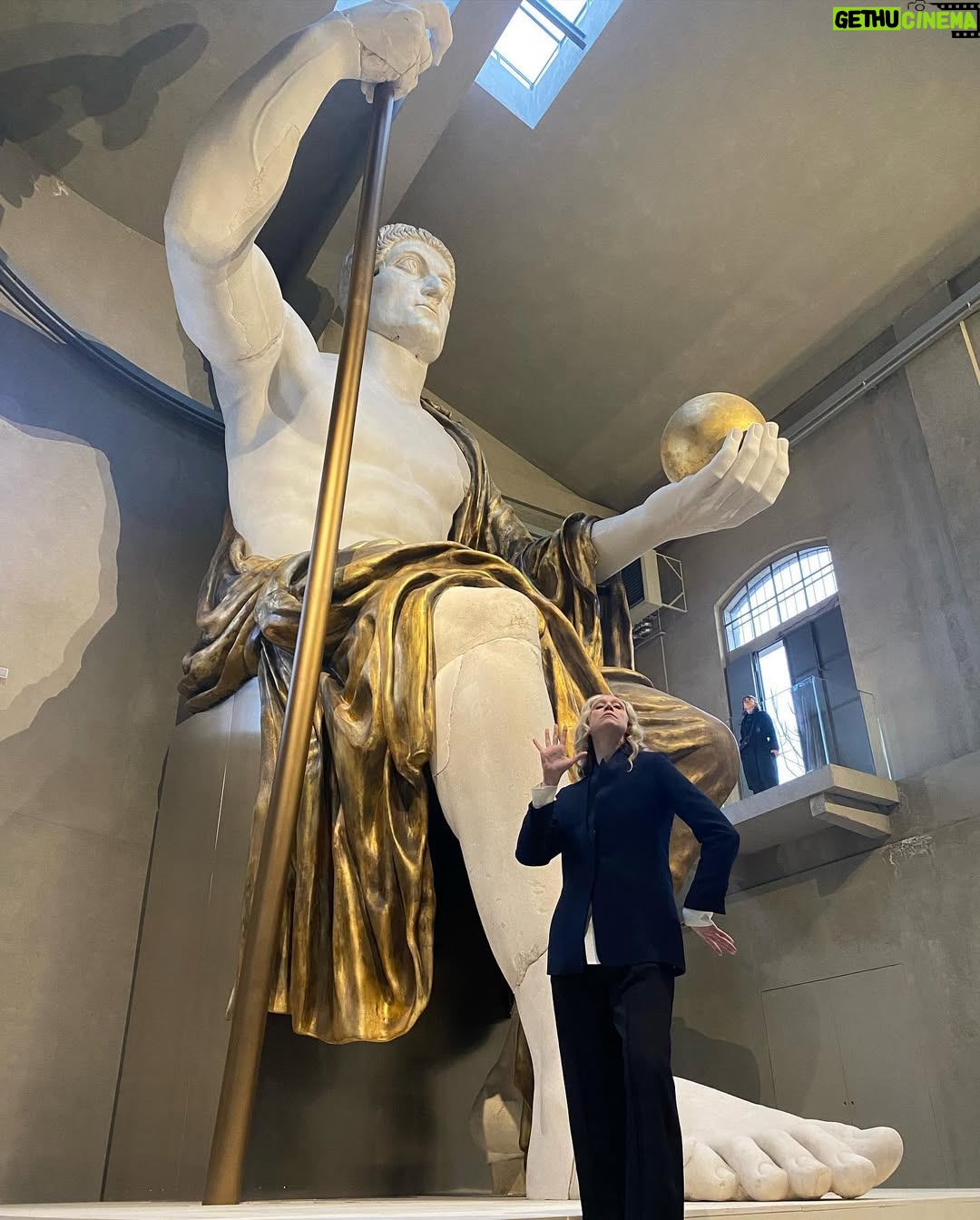 Gwendoline Christie - 150.7K Likes - Thank you for having me in Milan @fendi - another sublime show from @mrkimjones ♥️♥️♥️ @silviaventurinifendi @delfinadelettrez ♥️♥️♥️