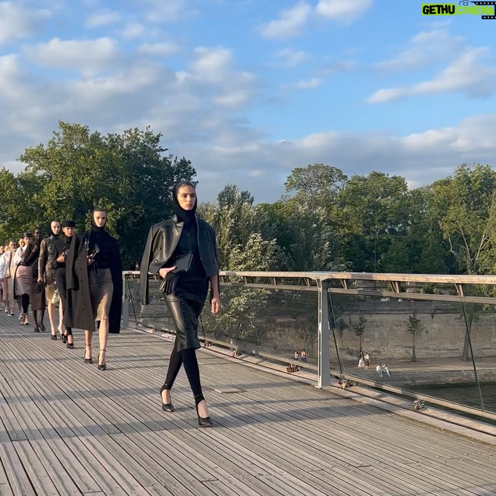 Gwendoline Christie - 112K Likes - Merci @maisonalaia @pieter_mulier for a sublime show, excitingly in the elements on the Passerelle Leopold - Sedar-Senghor, evoking cinematic sensuality!
Great thanks to:
@isamayaffrench
@clmorhair
@joshwood
@jerry_stafford
@adwoaaboah 🤍🤍🤍🤍