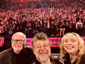 Gwendoline Christie Instagram - MAY THE EASTER EGG BE WITH YOU!! Thank you for all the incredible love and support at @starwarscelebration ! It was a privilege and a joy to celebrate all things @starwars with legends  @andyserkis & #IainMcDiarmid and all of YOU! Thank you for loving Phasma! ♥️🪩🛸💫✨

And thank you to @mrkimjones @dior as ever!!

📸 @andyserkis 🙌