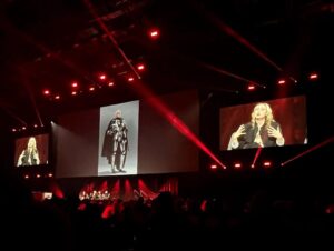Gwendoline Christie Instagram - MAY THE EASTER EGG BE WITH YOU!! Thank you for all the incredible love and support at @starwarscelebration ! It was a privilege and a joy to celebrate all things @starwars with legends  @andyserkis & #IainMcDiarmid and all of YOU! Thank you for loving Phasma! ♥️🪩🛸💫✨

And thank you to @mrkimjones @dior as ever!!

📸 @andyserkis 🙌